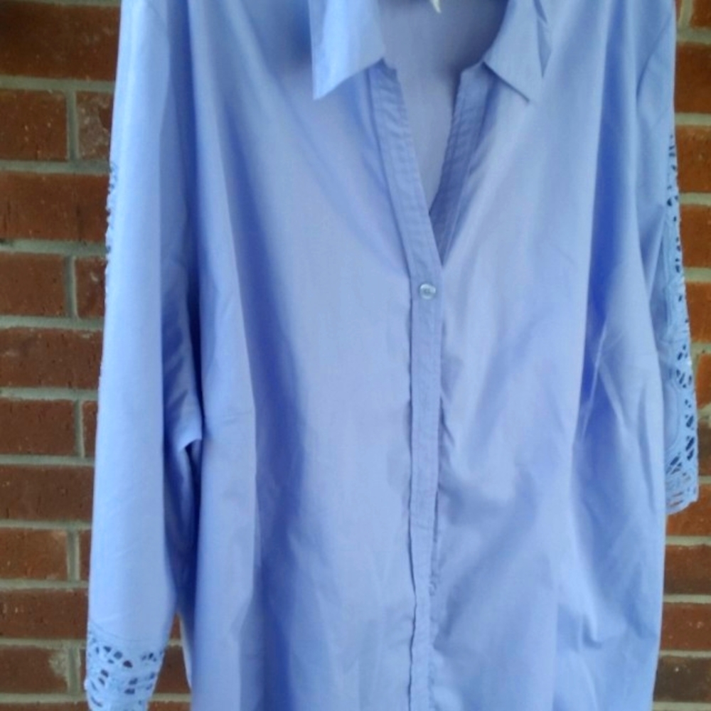 Plus size tunic. Great length for leggings.   Good condition.